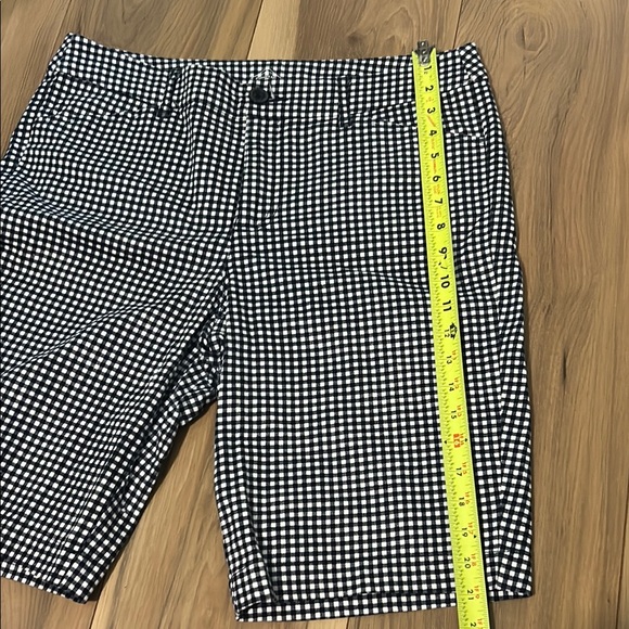 St. John's Bay Black and White Flat Front Shorts - Picture 7 of 8